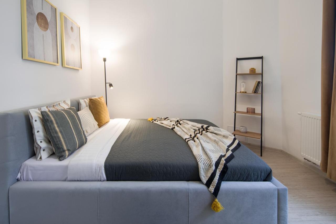 Wawelove Pilsudskiego - 3 Bedroom Apt. With Balcony And Free Parking! Kraków Eksteriør billede