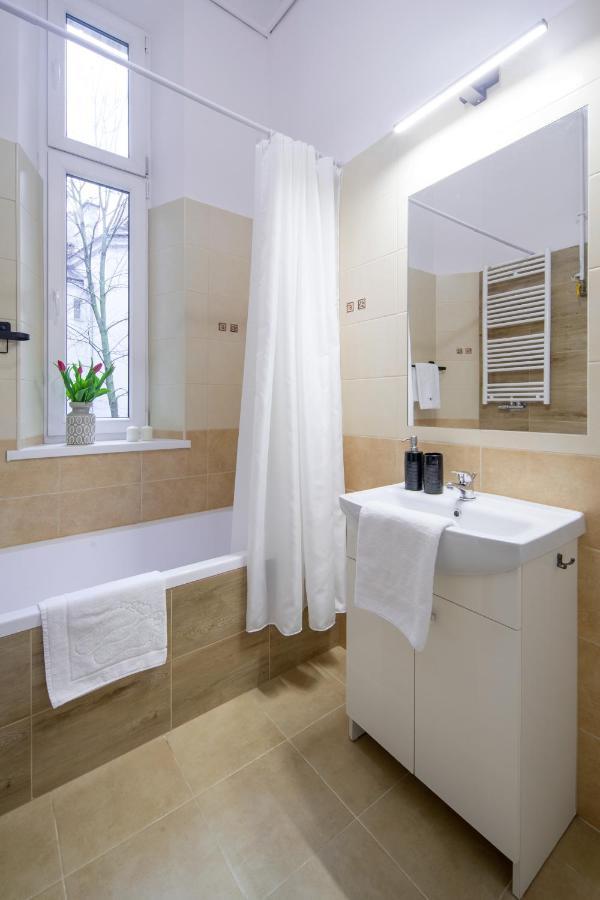 Wawelove Pilsudskiego - 3 Bedroom Apt. With Balcony And Free Parking! Kraków Eksteriør billede